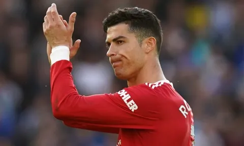 Ian Wright: Ronaldo có thể cần tư vấn tâm lý