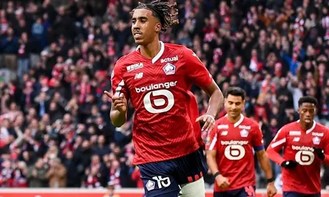 Liverpool đàm phán với "William Saliba mới"