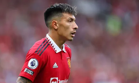 Martinez có thể 'gánh' Maguire khi Varane chấn thương?