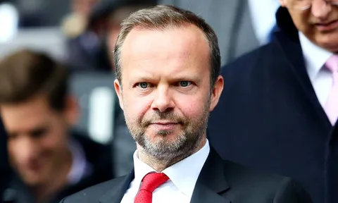 Man Utd đổi chủ, Ed Woodward thu lợi khổng lồ