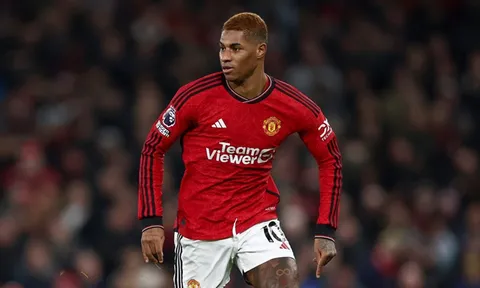 Lý do Marcus Rashford dự bị trước Chelsea