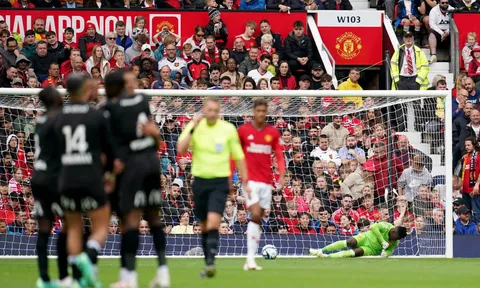 Onana mắc sai lầm, fan Man Utd đồng loạt gọi tên De Gea