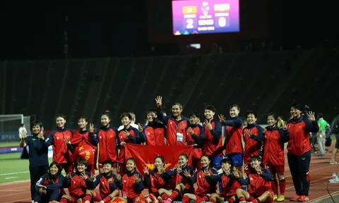 Nữ Việt Nam tạo lịch sử tại SEA Games 32; Văn Toàn chơi tốt tại Hàn Quốc