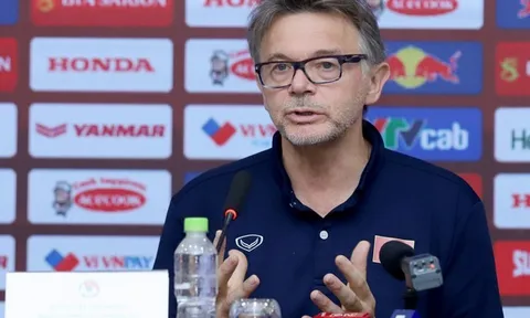 HLV Troussier: ĐT Việt Nam sẽ chơi hết mình; Báo Indonesia: "Messi chơi xỏ"