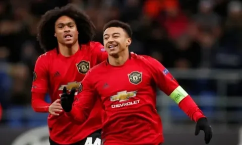 "Trước khi rời khỏi Man Utd, tôi đã nói chuyện với Lingard"