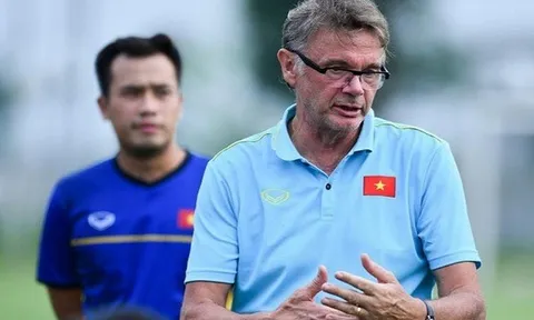 Nhìn Thái Lan, bóng đá Việt Nam sẽ thành công khi tin tưởng HLV Troussier