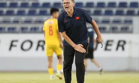 HLV Troussier và những dấu chấm hỏi