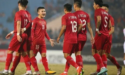 Cuộc khủng hoảng khiến HLV Troussier đau đầu