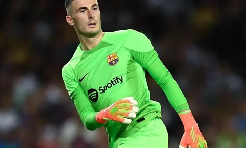Barcelona trói chân ngọc quý lò La Masia