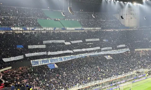 Fan Inter đả kích Juve thậm tệ trong trận Derby d'Italia