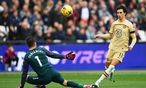Chelsea chưa thoát khủng hoảng với đội hình trẻ nhất lịch sử