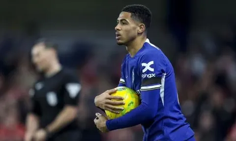 Hậu vệ Chelsea vào tầm ngắm PSG