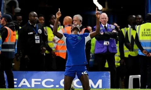 Hasselbaink bị thuyết phục bởi tân binh Chelsea