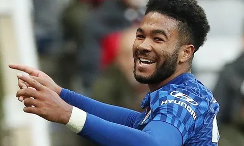 Dội bom từ chân trái sang chân phải, Reece James chọn bàn thắng hay hơn