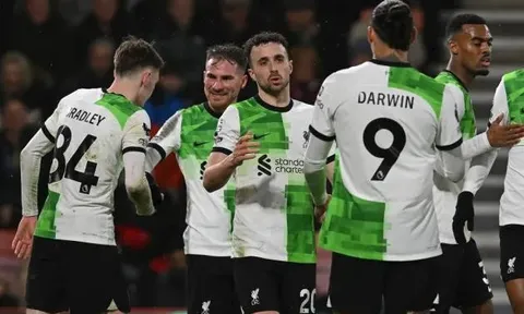 Jamie Carragher khen tiền đạo dứt điểm tốt hơn Suarez, Owen của Liverpool