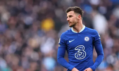 Carragher nêu tên tiền vệ lý tưởng với M.U hơn Mason Mount