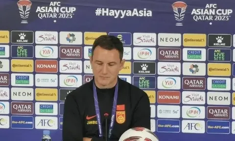 HLV ĐT Trung Quốc bị so sánh với Erik ten Hag