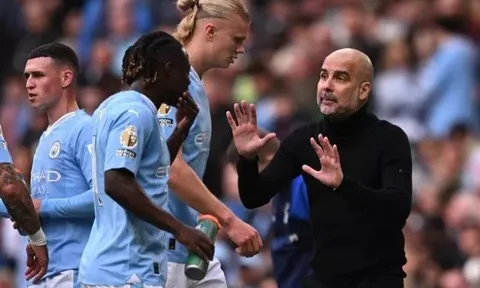 Jeremy Doku khiến cho Pep Guardiola phải thay đổi