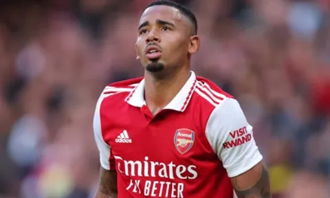 Arsenal xác nhận tin dữ, 2 sao Villa phản ứng