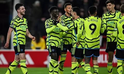 Jesus và Saka lập công, Arsenal cách Liverpool 2 điểm