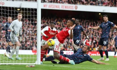 352 phút 0 bàn, Arsenal nhận "cú lừa" từ Man City?