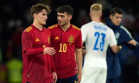 Tiki-taka sống dậy dưới đôi chân của Xavi-Iniesta mới