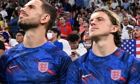 Joe Cole: Cậu ấy có thể tạo ra di sản sánh ngang Henderson