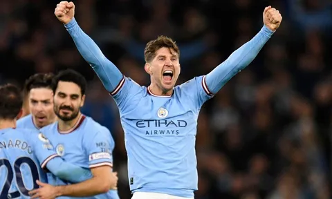 John Stones là 'hòn đá ma thuật' của Pep