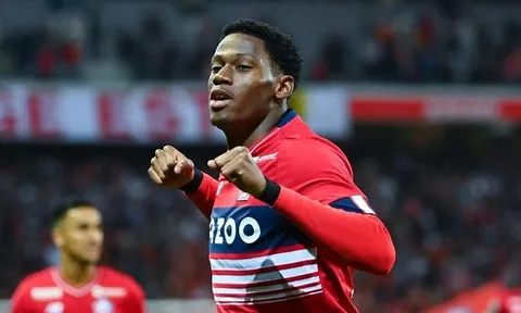 Man United nhận báo giá chân sút hàng đầu Ligue I