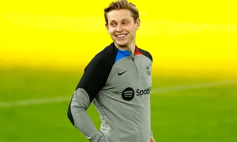 "De Jong bị thu hút bởi lối chơi của Man Utd"