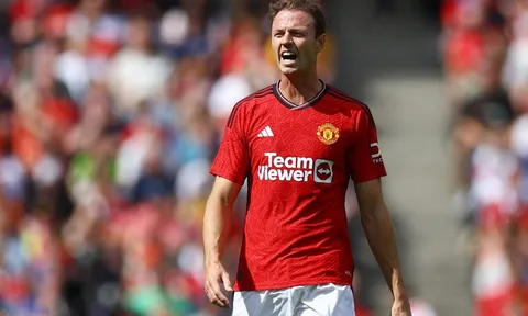 Rất nhanh chóng, M.U chốt vụ Jonny Evans chỉ sau một trận