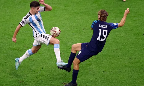 "Một tiền đạo toàn diện hơn Mbappe và Haaland"