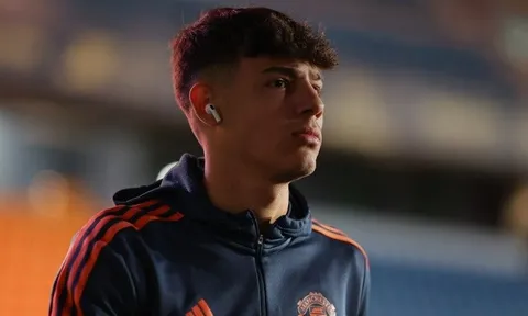 Vừa trình làng, thần đồng Man Utd bỏ túi ngay một kiến tạo