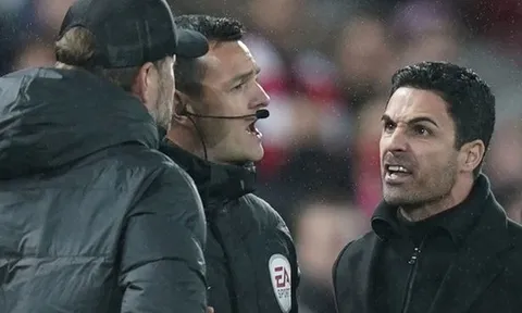 "Jurgen Klopp mới là kẻ phản diện"