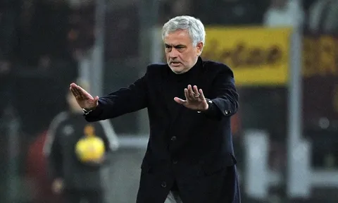 Mourinho: "Nếu tôi yêu cầu Lukaku đá trung vệ, cậu ta sẽ chơi luôn"