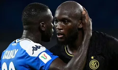 Siêu cò bất đắc dĩ chèo kéo Lukaku đến Ả Rập