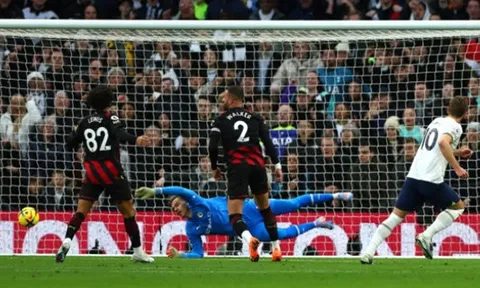 Kane lập siêu kỷ lục, Tottenham 'chắp cánh' cho Arsenal