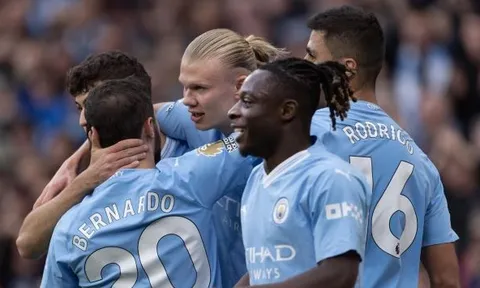 Kẻ phản diện Man City lầm lì tiến bước