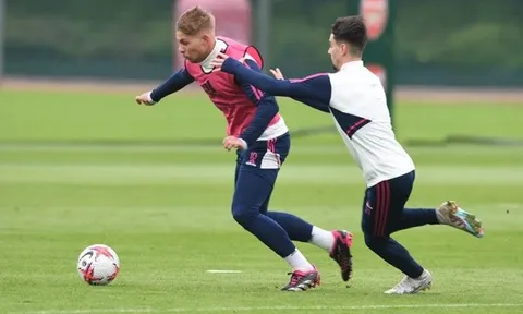 Smith Rowe nhận lời cảnh báo gay gắt