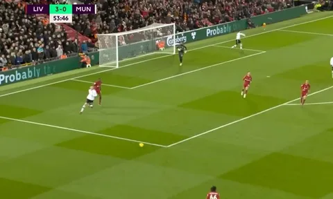 Khoảnh khắc xấu hổ của Bruno Fernandes