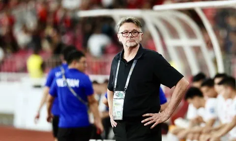 HLV Troussier bay ghế, vì đâu nên nỗi?