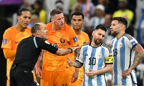 Không chỉ Messi, Emi Martinez trút cơn thịnh nộ lên trọng tài