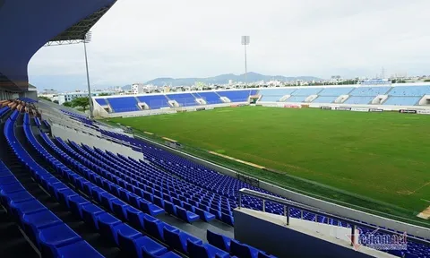 Không được đá sân nhà, HLV V-League buông lời xót xa