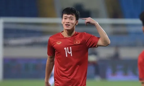 Không được HLV Philippe Troussier cho vào sân, Hoàng Đức gửi thông điệp ẩn ý