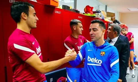 Không khí phòng thay đồ Barca ngày đầu Xavi trở lại