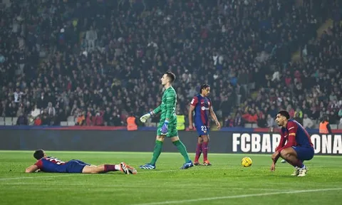 Kịch bản điên rồ, Barca thất thủ trong trận cầu 8 bàn