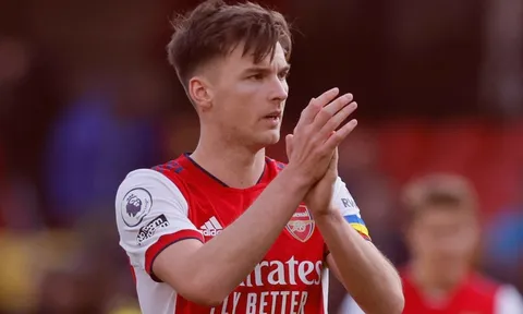 Stan Collymore thúc giục Newcastle mua 'Andy Robertson' của Arsenal