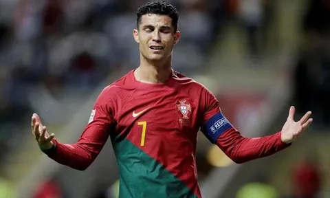 "Ronaldo đã cống hiến hết mình và giờ không được CLB nào tin tưởng"