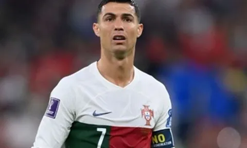 Ronaldo lập kỷ lục trong ngày rời World Cup