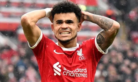 Klopp: “Cậu ấy đã có khoảnh khắc thần kỳ trước Walker và Rodri”
